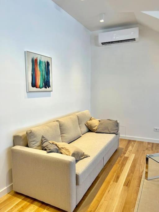 White 1 Bd Old Town Apartment By Hostlovers Kaunas Dış mekan fotoğraf