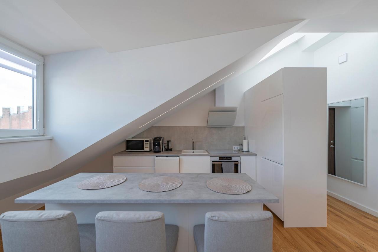 White 1 Bd Old Town Apartment By Hostlovers Kaunas Dış mekan fotoğraf