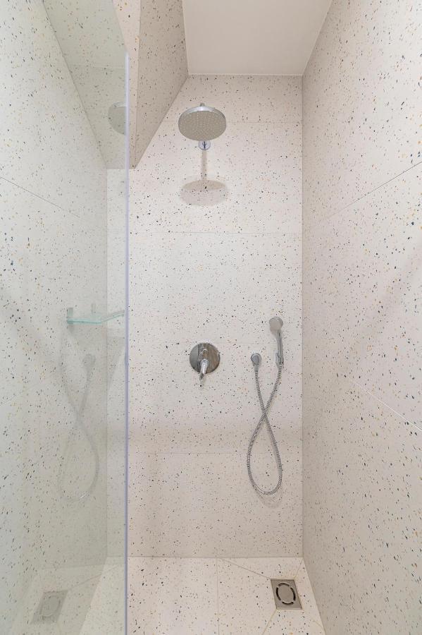 White 1 Bd Old Town Apartment By Hostlovers Kaunas Dış mekan fotoğraf