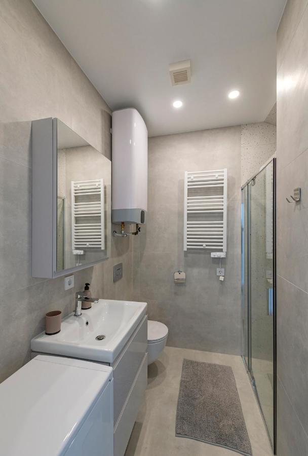 White 1 Bd Old Town Apartment By Hostlovers Kaunas Dış mekan fotoğraf